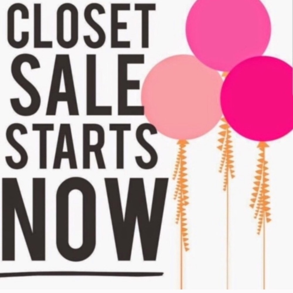 Closet Clean-out happening now! 👚 👖 👗